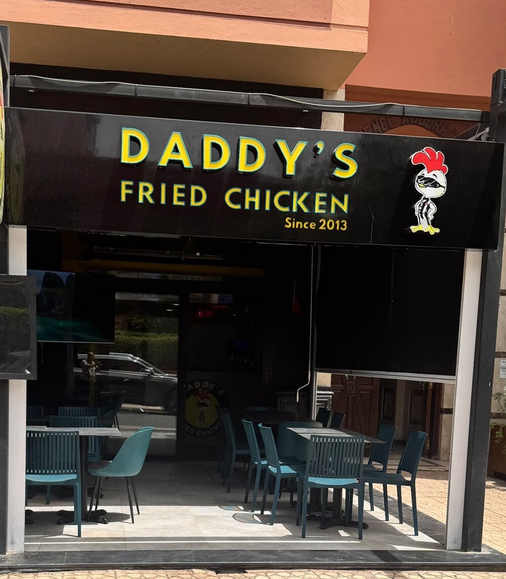 Devanture Daddy's Fried Chicken — Rue Sebou, Marrakech